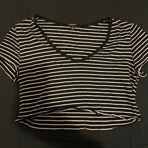 Black and white v neck crop top